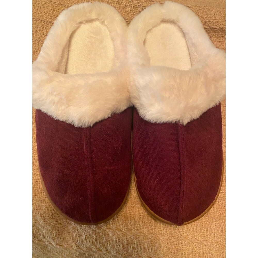 Womens size 6-7 slide on slippers nwt